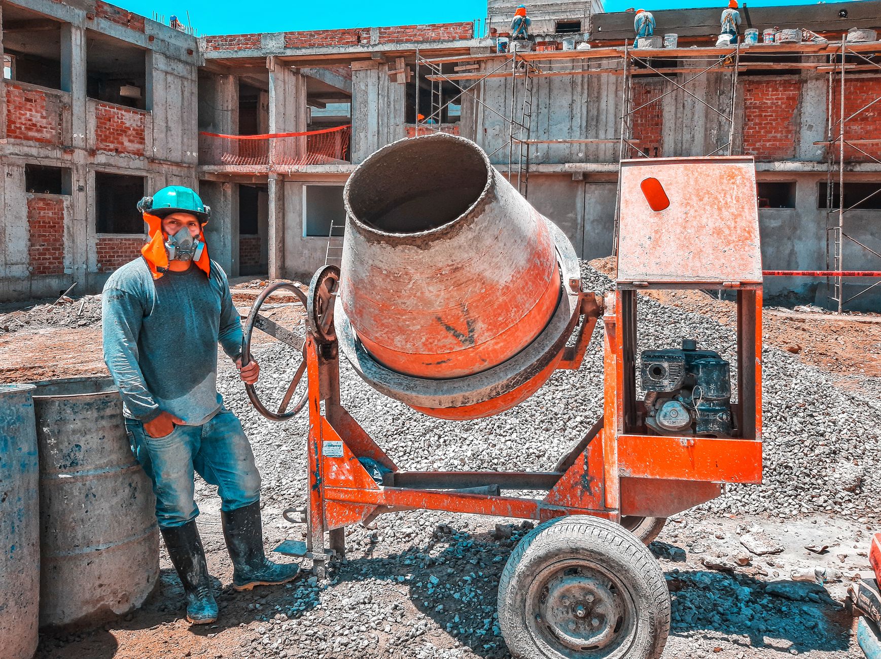 How to Track Labor Hours to Project Budgets in Real-Time — construction timesheet and crew management