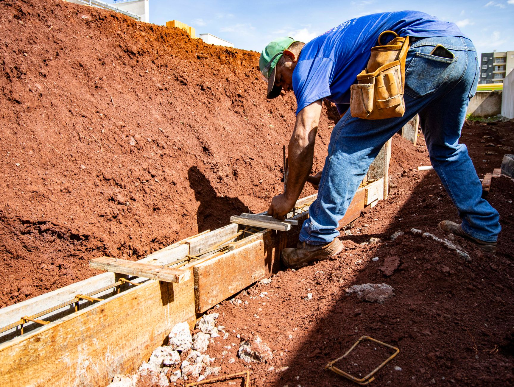 W-2 vs 1099 Timesheets: Why Construction Contractors Need Both — construction timesheet and crew management